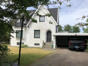 Villa med perfekt läge mellan centrum och strand!, Falkenberg